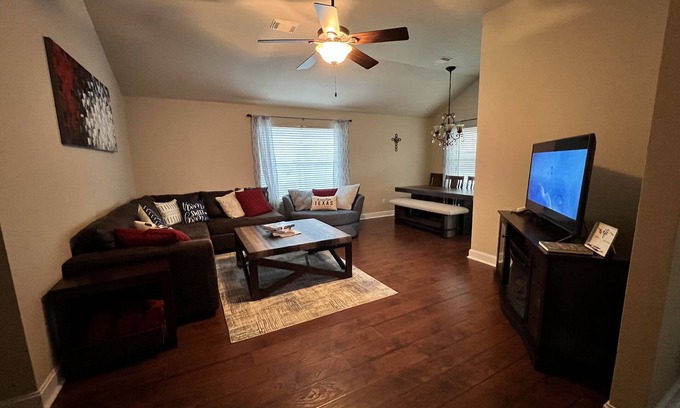 Atascocita Casa | NE Houston, Whole House, 3 bed 2 bath, 15 min from IAH Airport