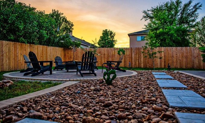 Cibolo Casa | NE SA Retreat | Fire Pit Patio Family Fun