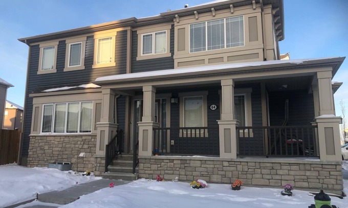 Calgary Casa | Near airport