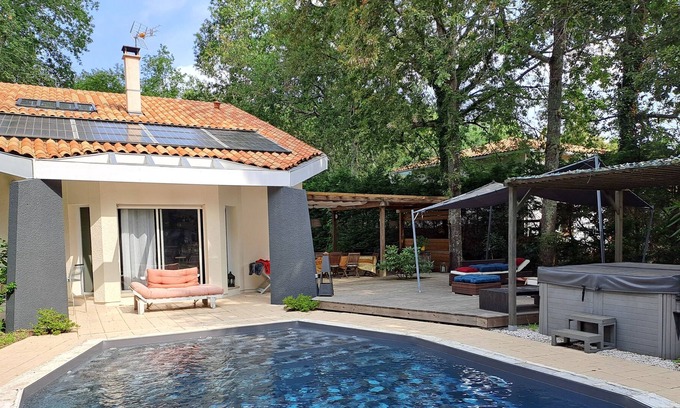 Saint-Jean-d'Illac Casa | NEAR ARCACHON BASIN, THE OCEAN AND BORDEAUX WITH SWIMMING POOL AND JACUZZI