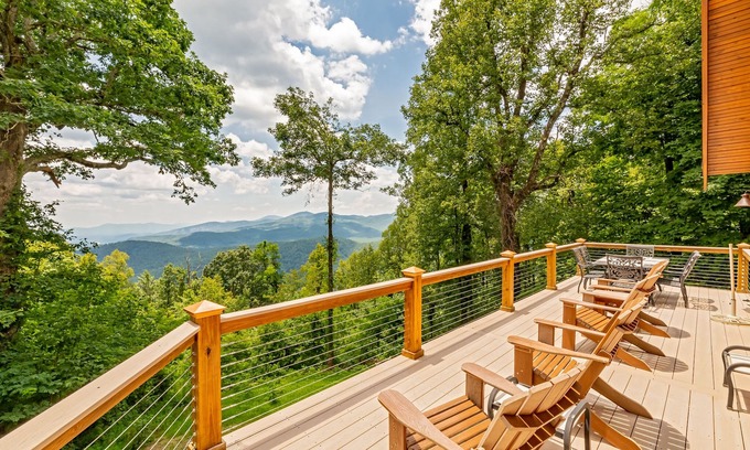 Old Fort Cabina | Cerca de Asheville w / Awesome Mountain View!