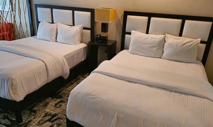Doral Condominio | Near Bayfront Park, King Studio with Kitchen