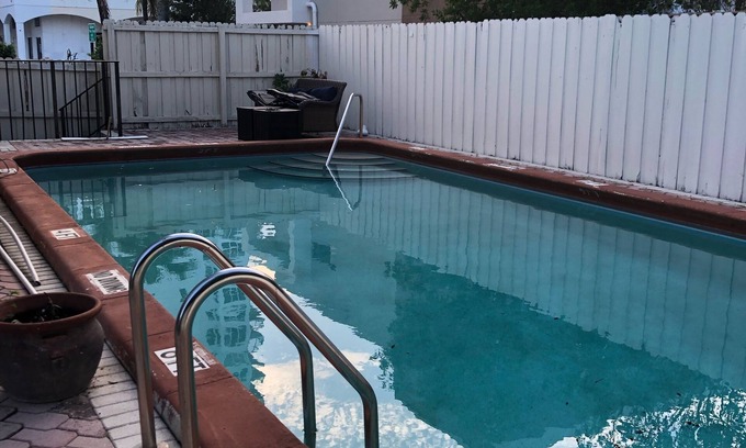 Dolphin Isles Condominio | Near beach 1-bedroom condo in welcoming Fort Lauderdale with AC
