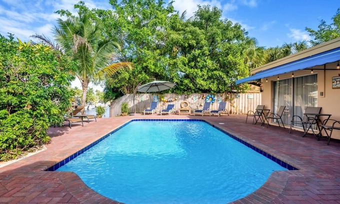 Garden Isles Casa | Near beach, spacious 4bd, pool/waterfront/paddle boards.