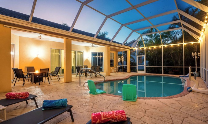 Crown Pointe Casa | Near Beaches + Downtown Naples-Heated Pool-Pickleball-Game room-Gym