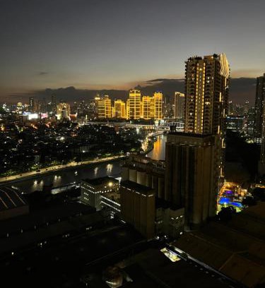 Kapitolyo Apartamento | Near Bgc 1Br Wi-Fi Netflix balcony skyline