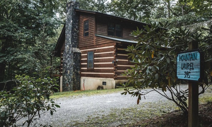 Purlear Cabina | Near Boone | Mountain Laurel Cabin | Firewood | Privacy