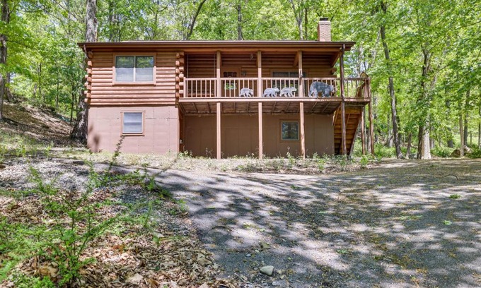 Bushkill Casa | Near Bushkill Falls Pocono Mountains Cabin!