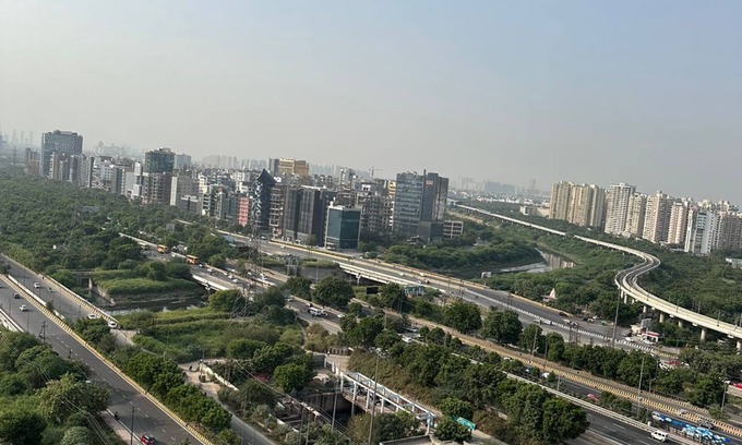 Noida Apartamento | near by noida sector 142 metro station