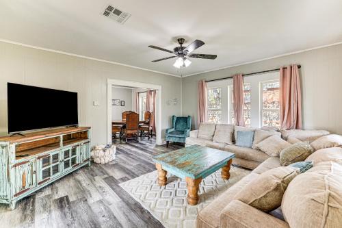 Durant Casa | Near Campus and Casino Family-Friendly Durant Home!