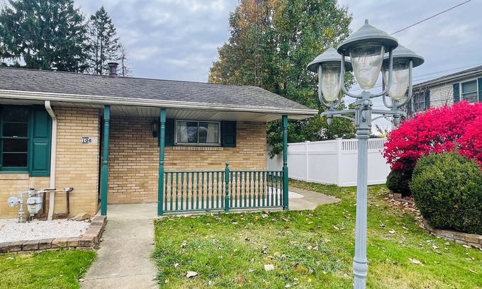 Louisville Casa | Near Canton 3-bedroom house in Louisville with WiFi, patio