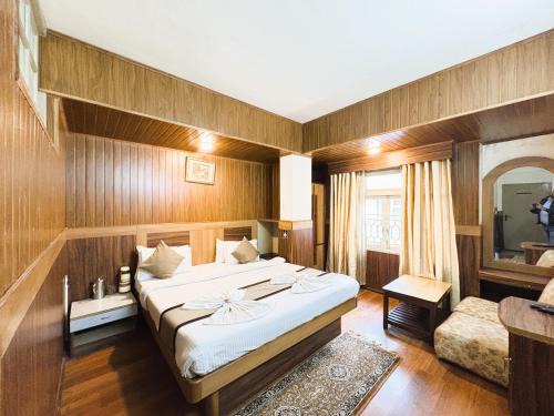 Darjeeling Hotel | Near Chauk Bazaar Marvel International & Restaurant HD Lama Rd