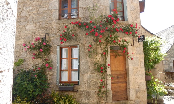 Espeyrac Casa | Aveyron Gite cerca de Conques y Entraygues / truyère en el GR-65.