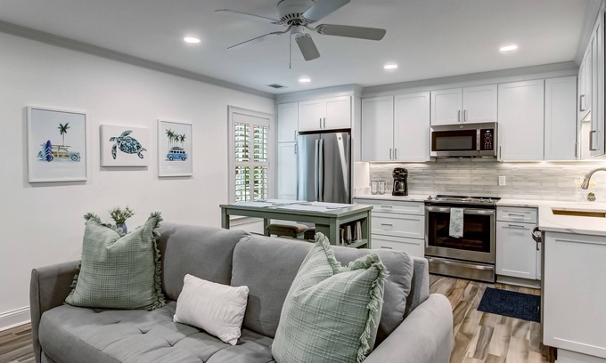 Hitch Village - Fred Wessels Homes Apartamento | Near Crawford Historic Square, Heated Pool Access