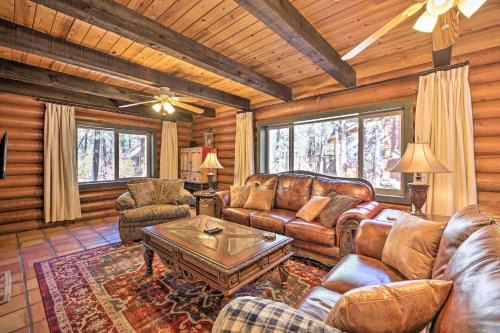Pinetop Casa | Near Dining, Hiking and Golf Pinetop Log Cabin!
