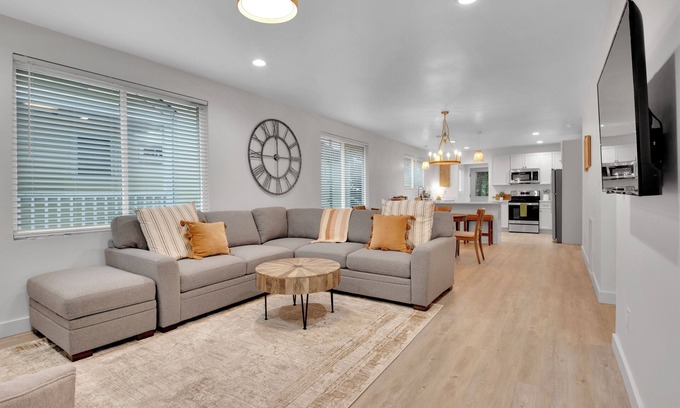 Sans Souci Casa | Near Downtown 3 Bedroom Home with King beds+ Parking+Deck
