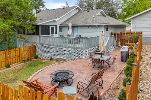 Eureka Springs Casa | Near Dtwn Eureka Springs Holiday Island Home!