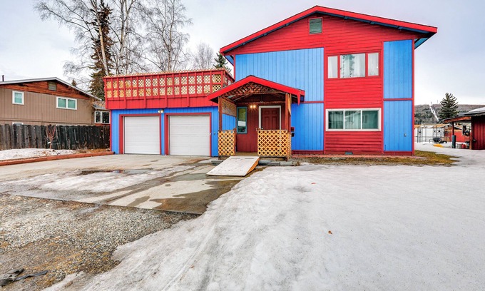 Fairbanks Casa | Near Dtwn & Pioneer Park: Fairbanks Home w/ Deck!