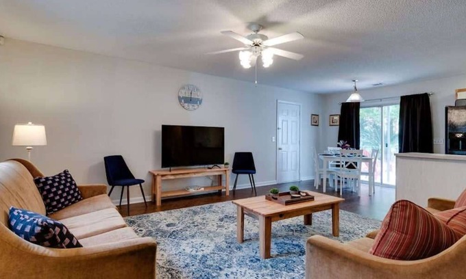 Savannah Casa | Near Gardens & Downtown - Stay At a Coastal-Haven!