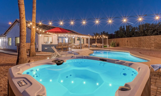 East Mesa Casa | Near Golf & Trails, Htd POOL, Spa, Putt Green, Fire Pit, Patio TV, Poker & Pool Tables