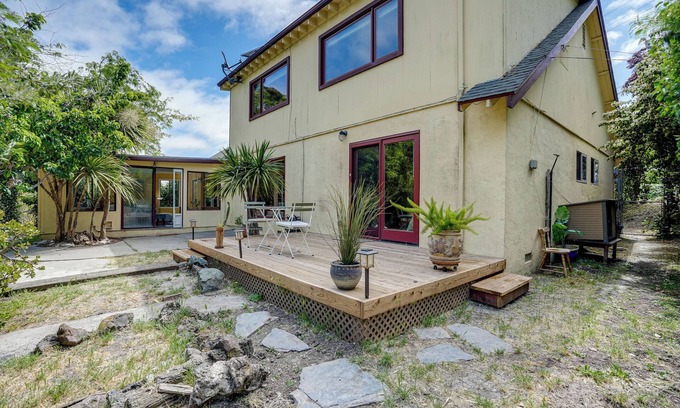 Pinole Casa | Near Golf, Trails & Parks: Lush Pinole Retreat