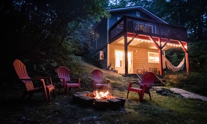 Lake Toxaway Cabina | Near Gorges State Park & Waterfalls, Peaceful & Modern