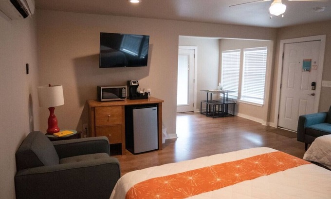 Kerrville Cabina | Near Guadelupe River Double Queen Cabin #6