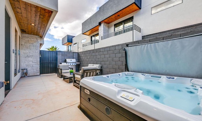 Hurricane Casa | Near Hiking and Fishing Hurricane Home with Hot Tub!