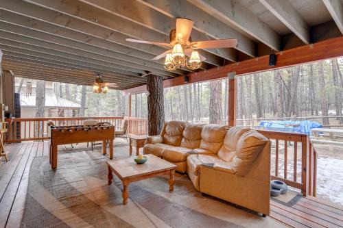 Munds Park Casa | Near Hiking and Golfing Munds Park Cabin with Deck!