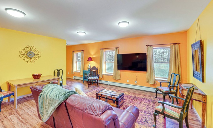 Hyde Park Apartamento | Near Historic Sites: Bright Hyde Park Guest Suite