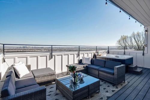 Nashville Casa | Near Honky Tonks - Rooftop Hot Tub - Skyline Views