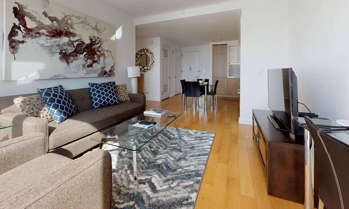 Hell's Kitchen Apartamento | near Hudson Hards 1 BR | Midtown West | Upscale