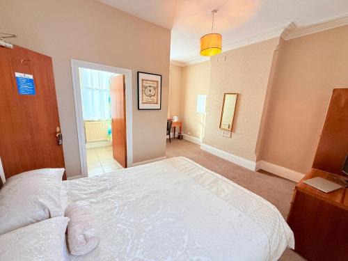 Beeston Casa | Near Hylands hotel