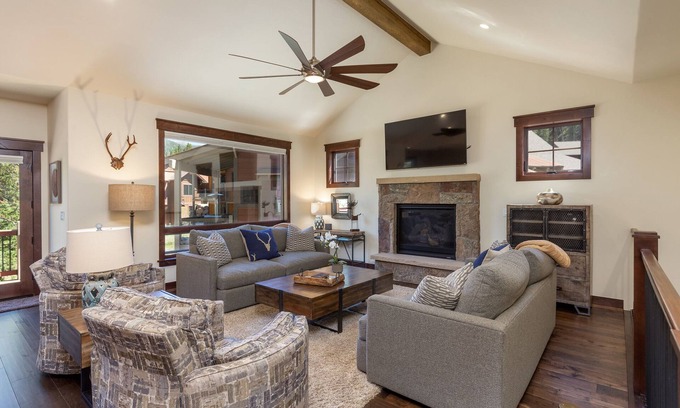 Keystone Casa | Near Keystone Village, Private Balcony & Large Windows with Mountain Views