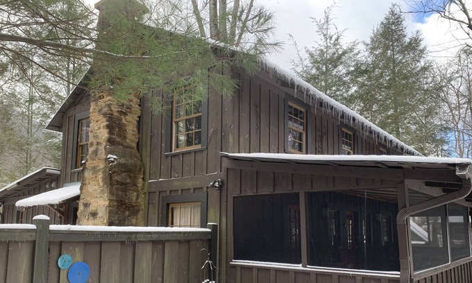Clayton Cabina | Near Lake Burton, Gorgeous Mtn. View Old Schoolhouse.