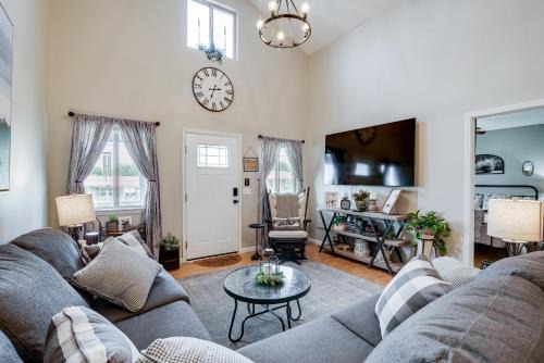 Mill Springs Casa | Near Lake Cumberland Monticello Home with Gazebo!
