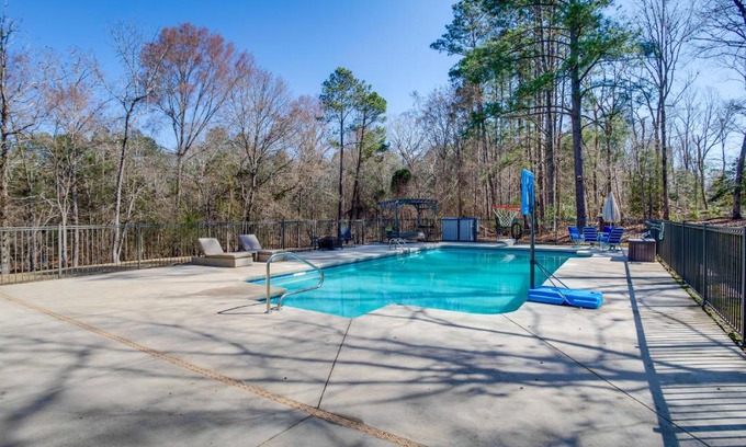 Chapin Casa | Near Lake Murray Family Getaway with Screened Porch