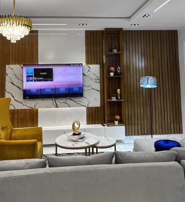 Epetu Casa | Near Lakowe Golf and Lekki FTZ Minutes From Awoyaya with Constant Power, Wi-Fi, Gym by Crystal Stays