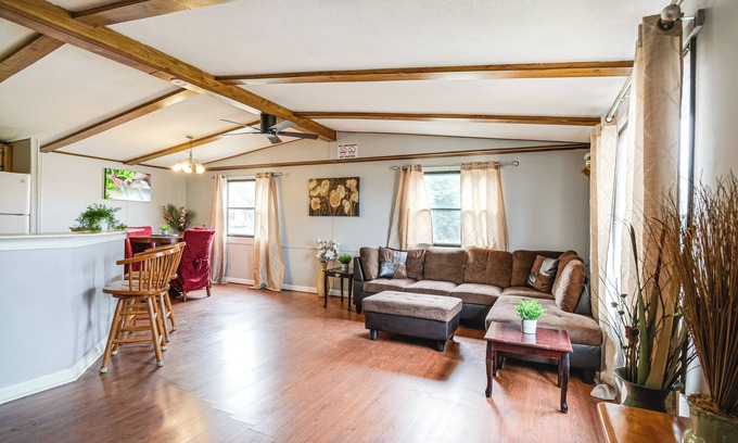 Perryman Casa | Near Leidos Field at Ripken Stadium: Aberdeen Home