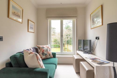 Upper Town Casa | Near Major Attractions | Comfortable | TV
