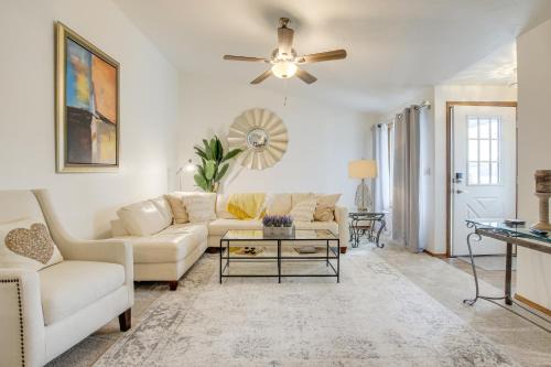 Green Bay Casa | Near Medical Corridor Whimsy Wisconsin Duplex