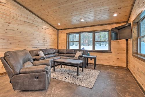 Hatfield Casa | Near Memorial Park Lake Arbutus Vacation Rental