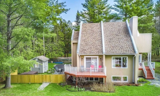 Orford Chalet De Esquí | Near Mount Orford - Pool - Spa - Le Paruline