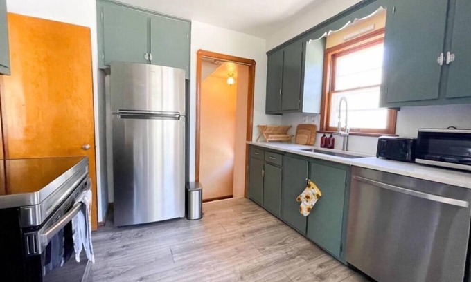 Garfield Heights Casa | Near National Park Home Away from Home