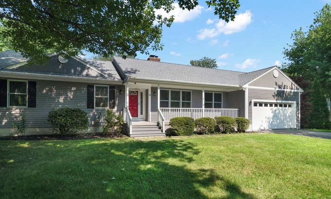 Newport East Casa | Near Newport, Beaches & Golf: Spacious Getaway