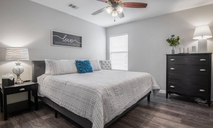 Aubrey Casa | Near PGATour+King&3Queen Beds+Near Lewisville Lake