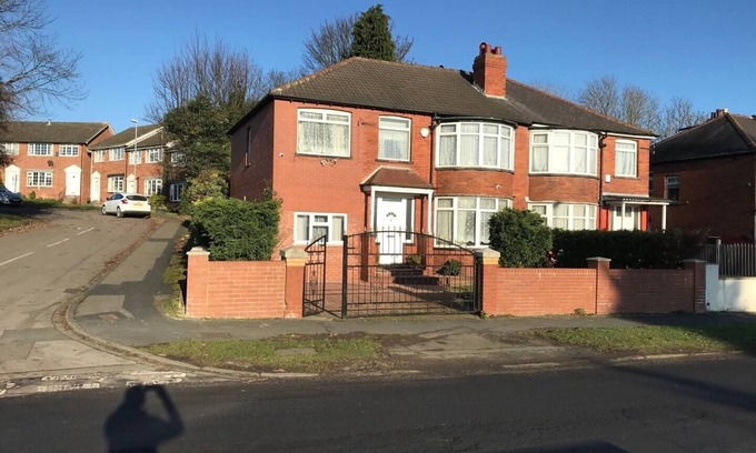 Nottingham Casa | Near Roundhay Park- one of EU's biggest city Parks