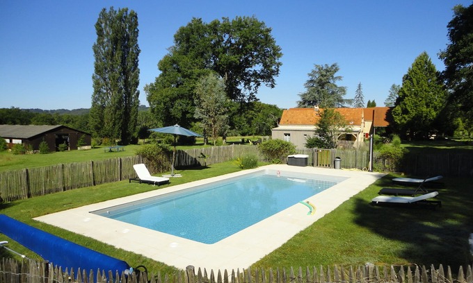 Sainte-Nathalene Casa | Cerca de Sarlat, en el Périgord Negro, el pequeño establo para vacaciones en la naturaleza