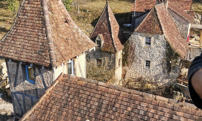 Campagne Casa | Near Sarlat. Montignac. Eyzies medieval house in the forest of the Château