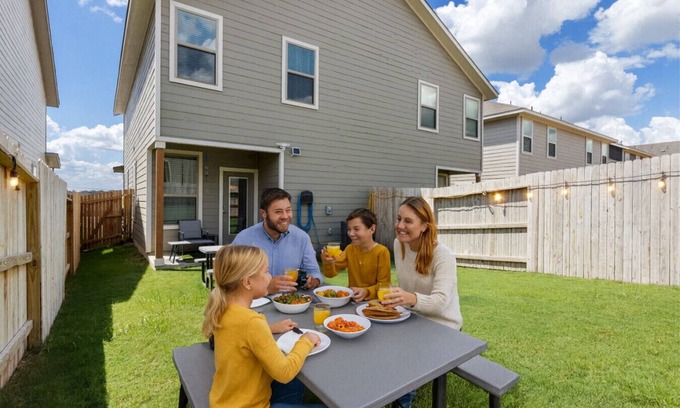 San Antonio Apartamento | Near Seaworld~Smart TVs~Backyard Dining~Pet Friendly